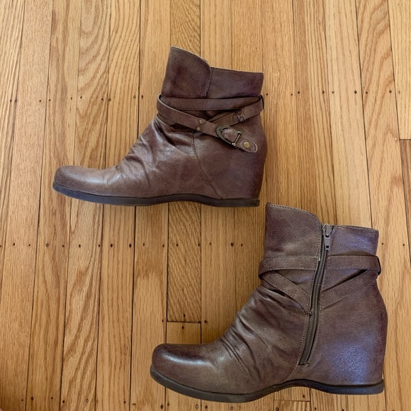 Baretraps Wedge Bootie - Picture 2 of 9